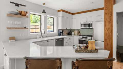 384 Topnotch Drive, Stowe, VT 05672