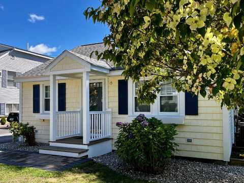 15 Mill Pond Lane, Hampton, NH 03842