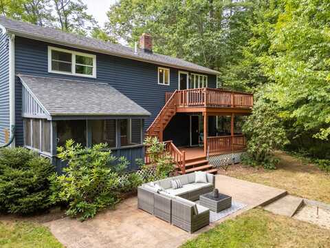 12 Cherokee Drive, Epping, NH 03042