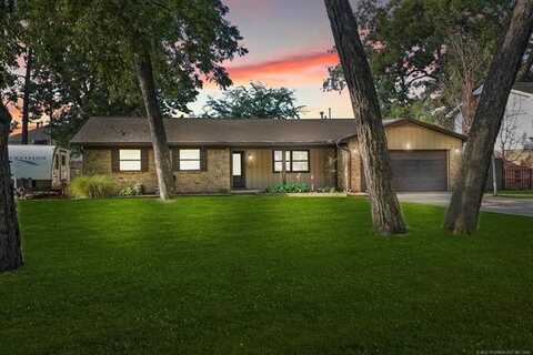 8712 E 126th Street S, Bixby, OK 74008