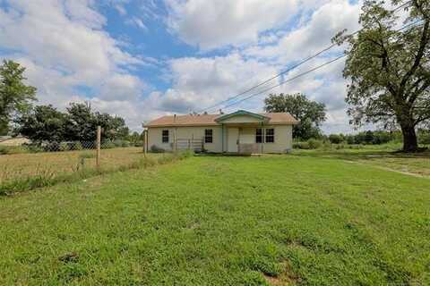 1421 S Cedar Street, Bristow, OK 74010