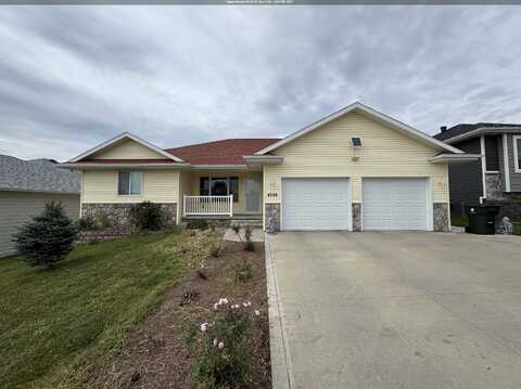 4266 Fieldcrest Dr, Sioux City, IA 51103
