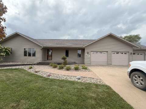 573 14th St SE, Sioux Center, IA 51250