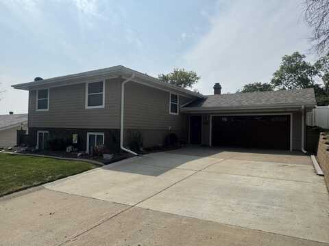 3025 Kensington Court, Sioux City, IA 51104