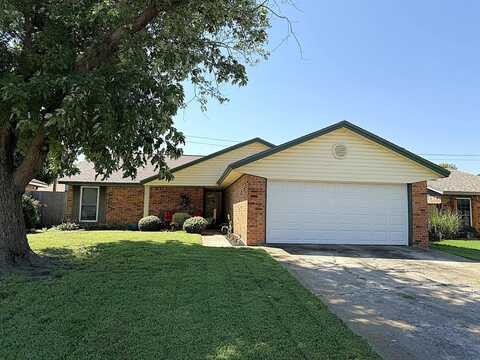 816 Royal Lane, Yukon, OK 73099