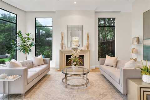 3845 N Versailles Avenue, Dallas, TX 75209
