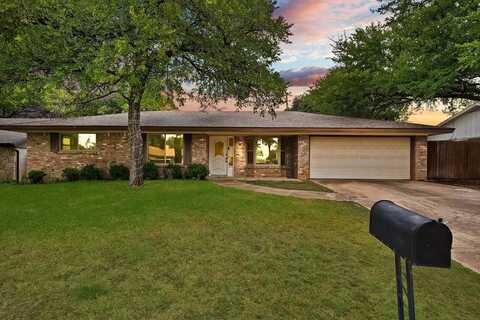 216 Shady Lake Drive, Hurst, TX 76054
