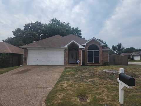 700 Cross Ridge Circle, Fort Worth, TX 76120