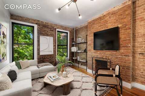 317 East 73rd Street, New York, NY 10021