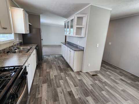 571 Delaware, Belleville, MI 48111