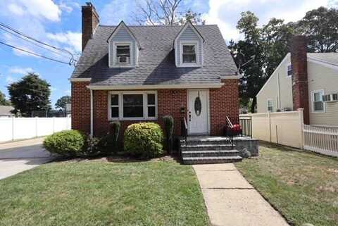 40 Wagner Ave, Roosevelt, NY 11575
