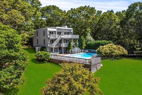 11 Deer Trail Rd., Southampton, NY 11968