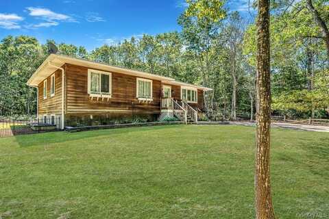 3 Emily Court, Hampton Bays, NY 11946