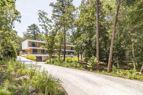 8 Barnes Avenue, East Hampton, NY 11937