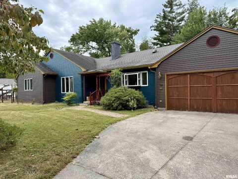 904 S OAKLAND Avenue, Carbondale, IL 62901