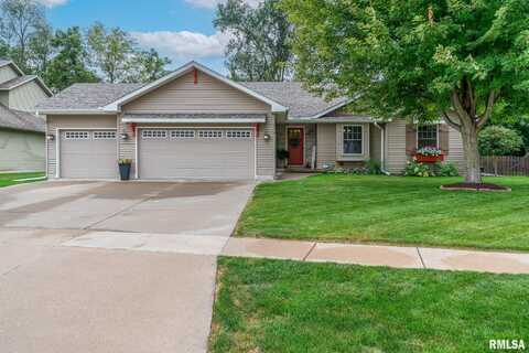 902 Wild West Drive, Le Claire, IA 52753