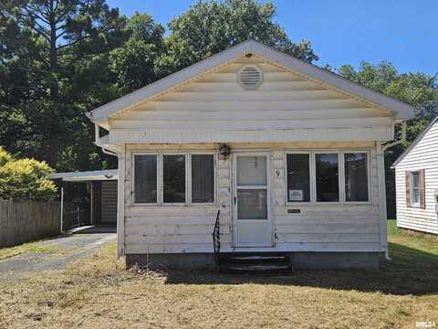 9 S ILLINOIS Avenue, Du Quoin, IL 62832