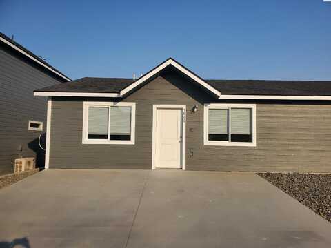 5860 W 41 St, Kennewick, WA 99338