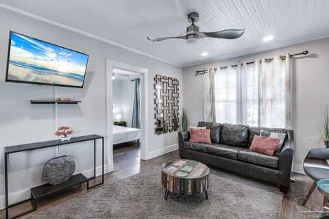 107 N D St, Pensacola, FL 32501