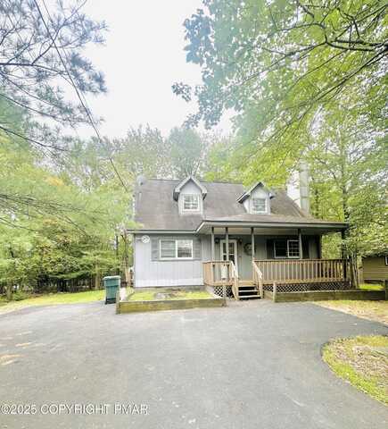 715 Country Pl, Tobyhanna, PA 18466