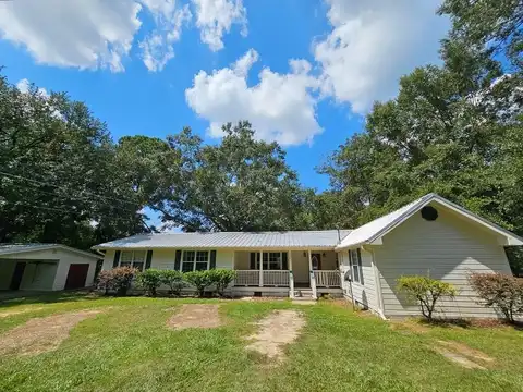 136 Baucum Rd, Carriere, MS 39426