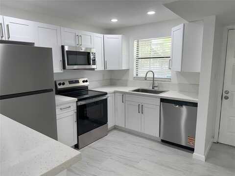 6061 Shakerwood Cir, Tamarac, FL 33319