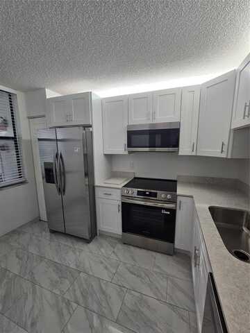 1228 S Military Trl, Deerfield Beach, FL 33442