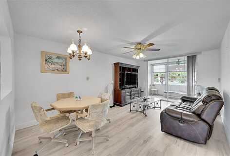 9380 Sunrise Lakes Blvd, Sunrise, FL 33322