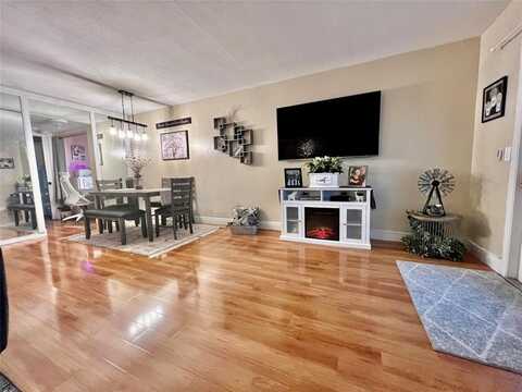 338 Oakridge S, Deerfield Beach, FL 33442