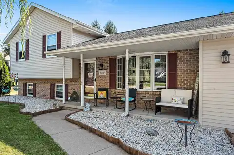 1390 HUBEN Drive, GREEN BAY, WI 54313