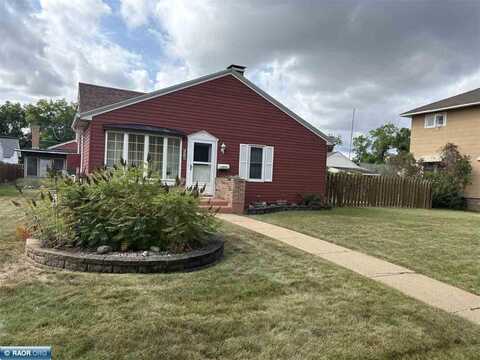 2319 W 3rd Avenue, Hibbing, MN 55746