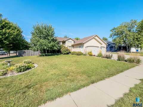619 S Raven Ave, Harrisburg, SD 57032