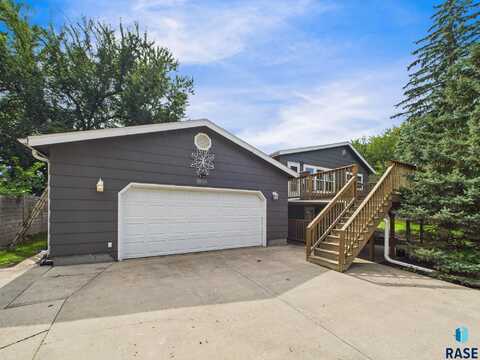 511 Cliff Ave, Valley Springs, SD 57068