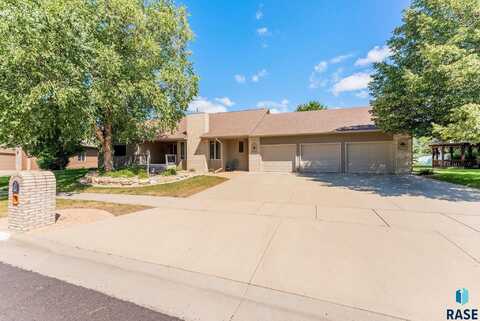 412 E Meadowlark Cir, Brandon, SD 57005