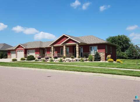 908 Tee Off Trl, Dell Rapids, SD 57022