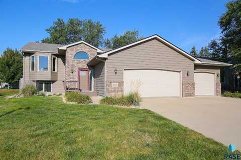 5509 S Sarmar Ave, Sioux Falls, SD 57106
