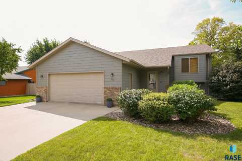 309 W 8th St, Dell Rapids, SD 57022