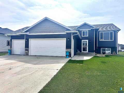 109 Patricia St, Harrisburg, SD 57032