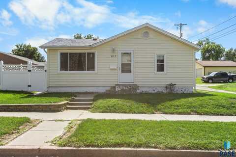615 W McClellan St, Sioux Falls, SD 57104