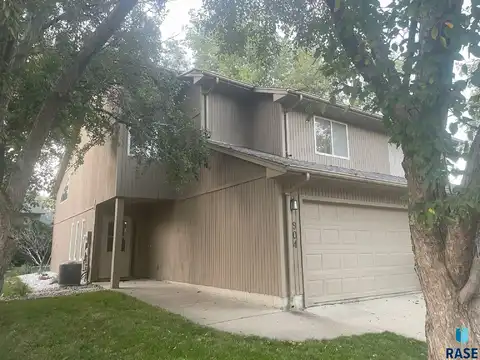 904 E Jane Ln, Sioux Falls, SD 57108