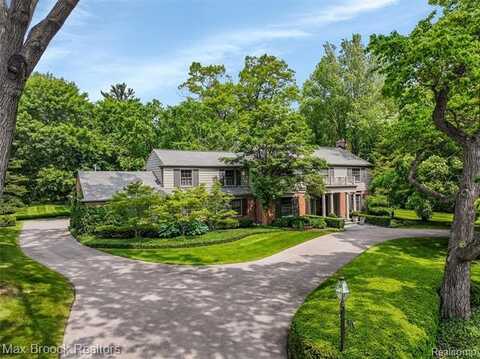 1157 W Glengarry Circle, Bloomfield Hills, MI 48301