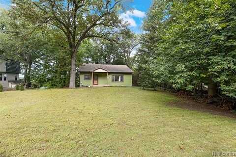 8720 River Valley Road, Brighton, MI 48116