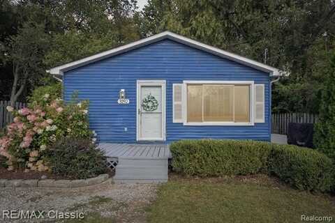 3292 Highland Boulevard, Highland, MI 48356