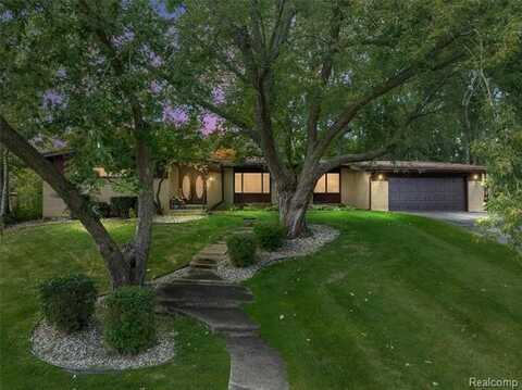 31017 Carriage Hill Road, Farmington Hills, MI 48331