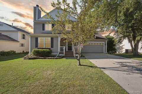 918 E Caroline Street, Fenton, MI 48430
