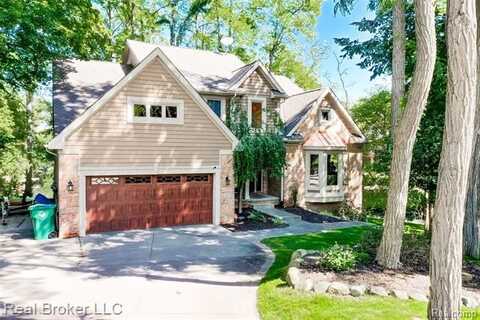 816 Seager Street, Commerce Township, MI 48390
