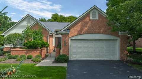 5015 Lake Vista Drive, West Bloomfield, MI 48323