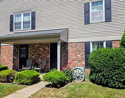 15894 S Cambridge Drive, Clinton Township, MI 48038