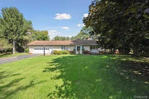 4140 Indian Camp Trail, Howell, MI 48855