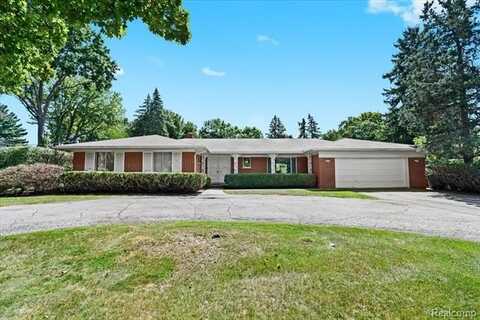 4401 Chisholm Trail Trail, Bloomfield Hills, MI 48301